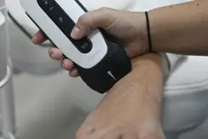 EN clínica kleos realizamos las infiltraciones ecogiadas consiguiendo una precisión milimétrica